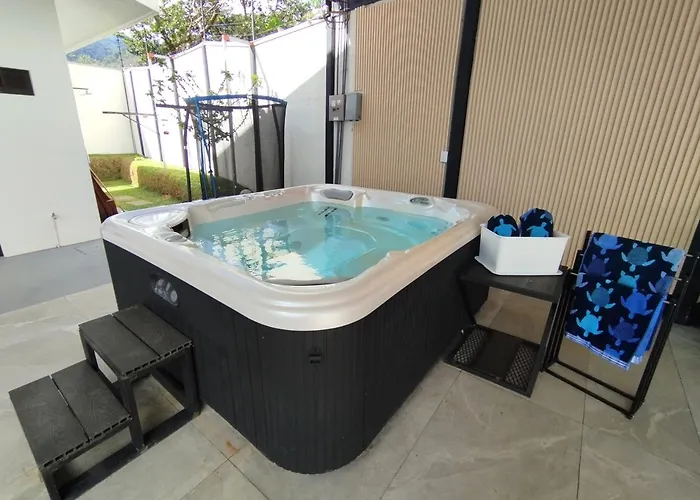 Holiday home Casa Con Piscina Y Jacuzzi, Vista Al Volcan Tenorio *