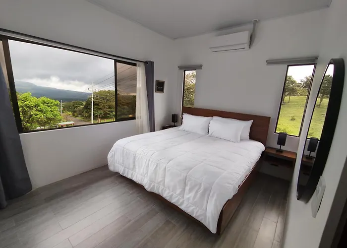 Casa Con Piscina Y Jacuzzi, Vista Al Volcan Tenorio *