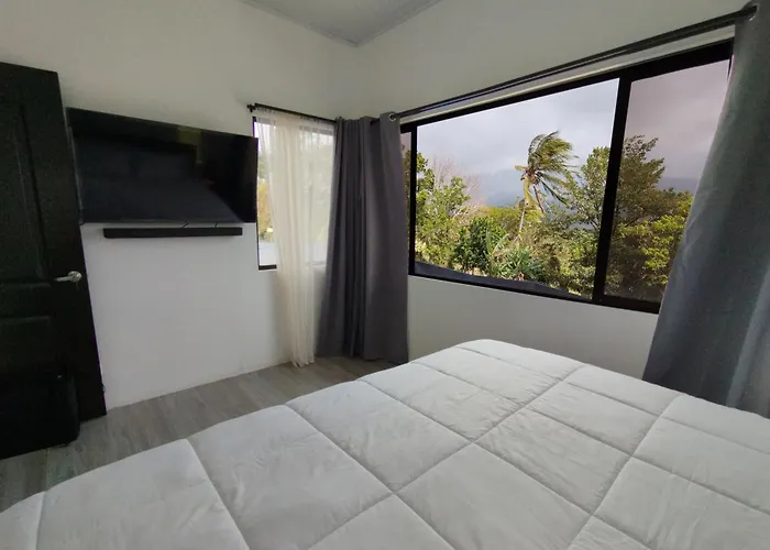 Casa Con Piscina Y Jacuzzi, Vista Al Volcan Tenorio Holiday home Martirio