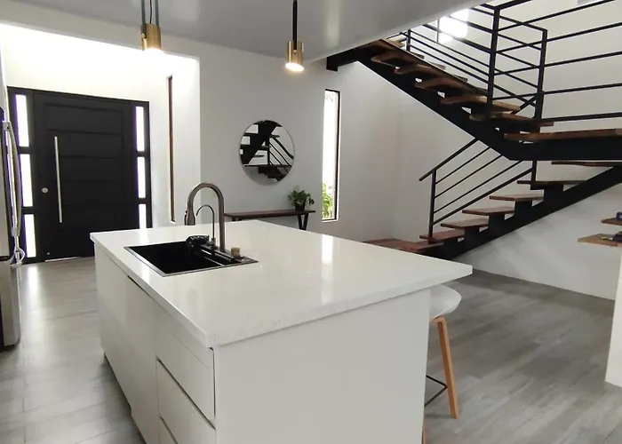 Casa Con Piscina Y Jacuzzi, Vista Al Volcan Tenorio *