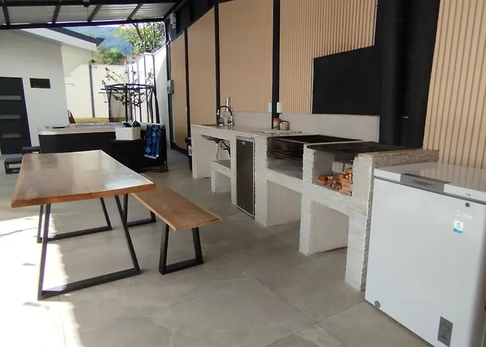 Casa Con Piscina Y Jacuzzi, Vista Al Volcan Tenorio Holiday home