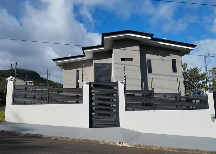 Casa Con Piscina Y Jacuzzi, Vista Al Volcan Tenorio Holiday home *