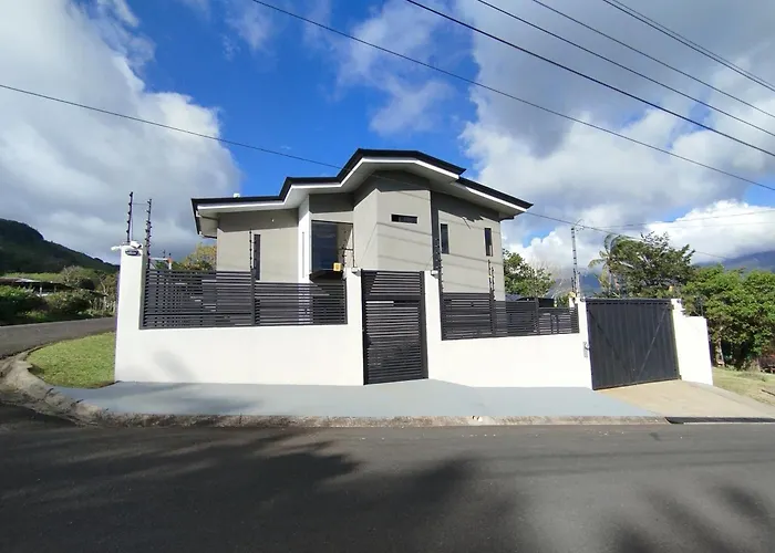 Casa Con Piscina Y Jacuzzi, Vista Al Volcan Tenorio Holiday home Martirio