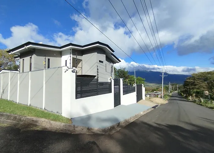 Holiday home Casa Con Piscina Y Jacuzzi, Vista Al Volcan Tenorio Martirio