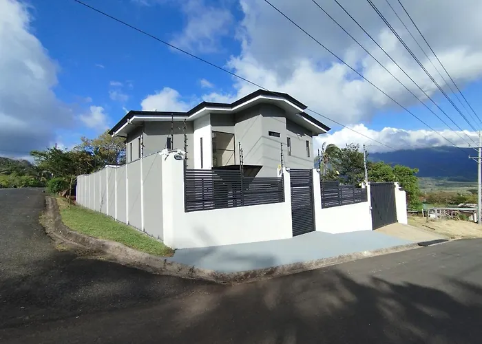 Casa Con Piscina Y Jacuzzi, Vista Al Volcan Tenorio