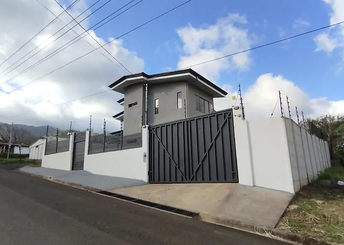 Casa Con Piscina Y Jacuzzi, Vista Al Volcan Tenorio Martirio