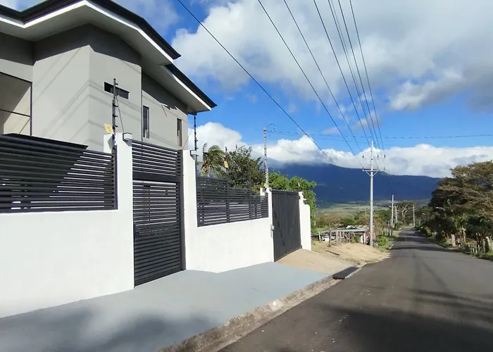 Holiday home Casa Con Piscina Y Jacuzzi, Vista Al Volcan Tenorio Martirio